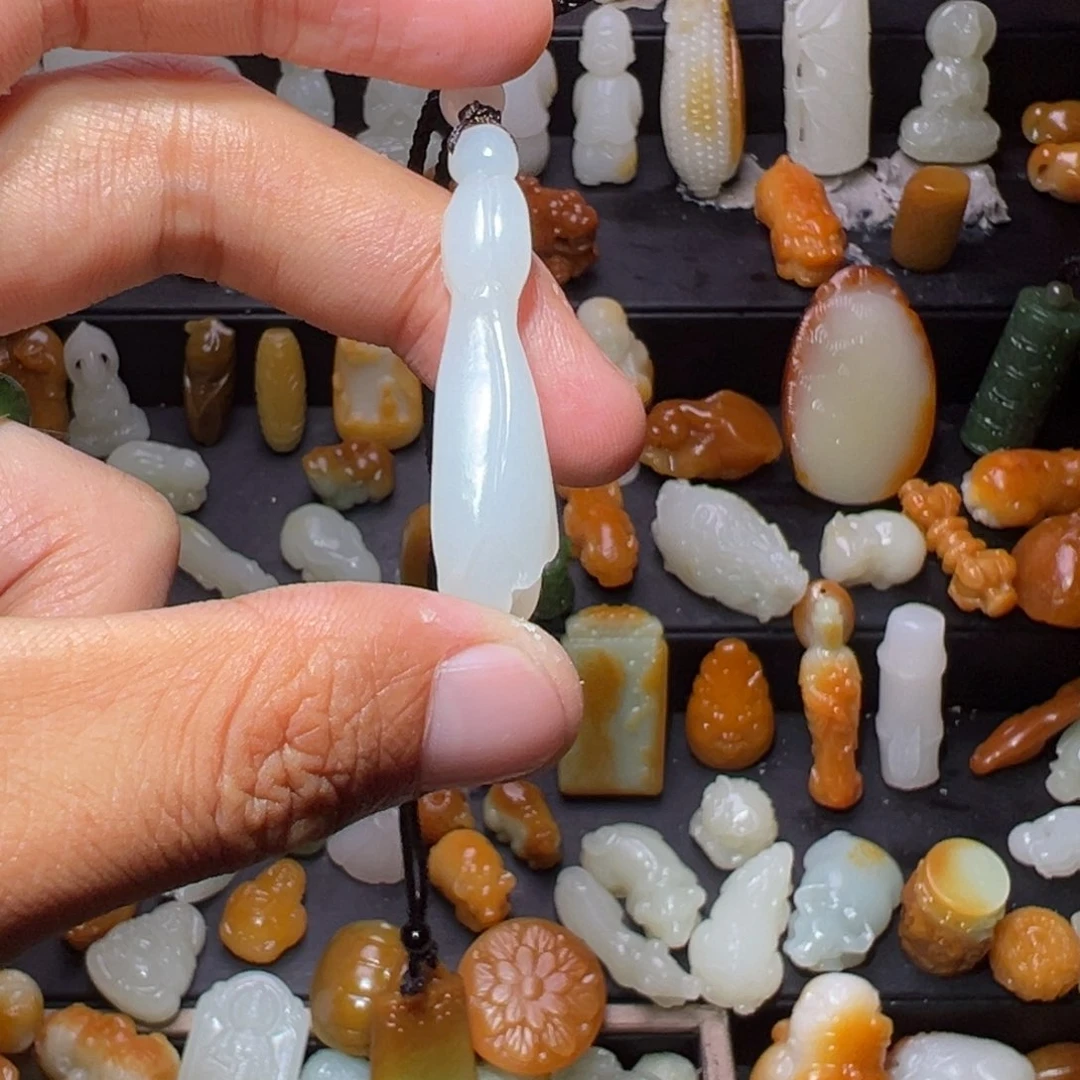 和田玉未镶嵌颈饰肉****?