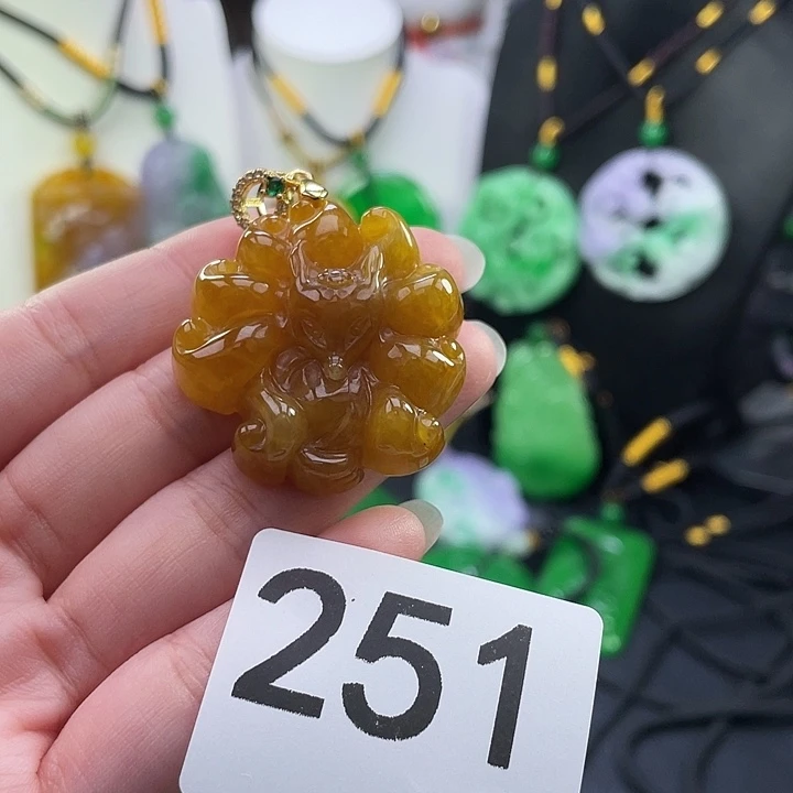 翡翠未镶嵌吊坠(赠链)