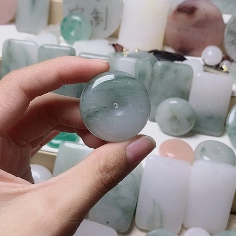 石英质玉未镶嵌吊坠(赠链)