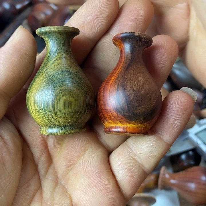 木桃**言红酸枝微凹黄檀手把件花瓶