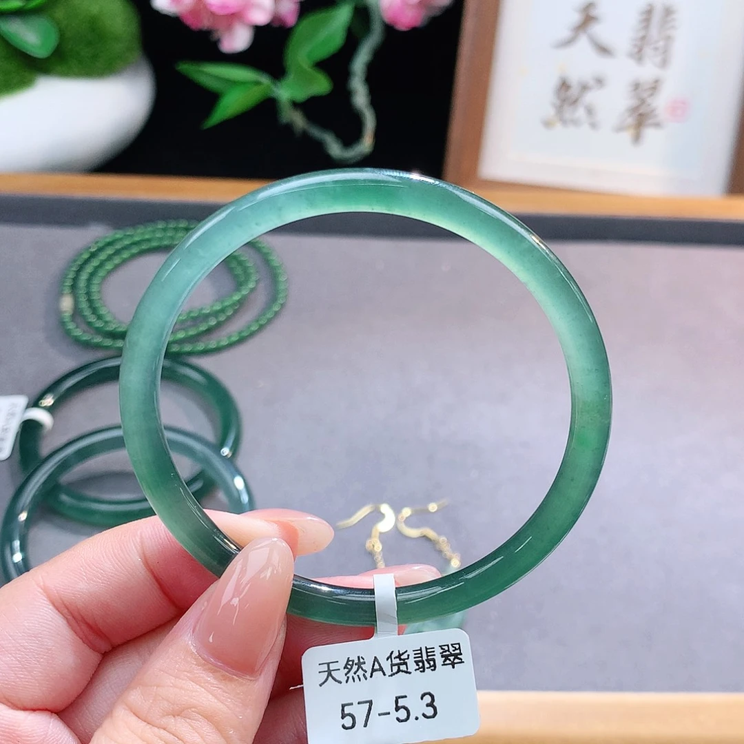 未镶嵌手镯（圆镯）翡翠