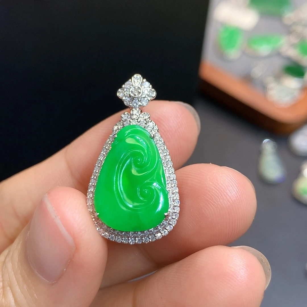 翡翠吊坠(不含链)18K金镶嵌