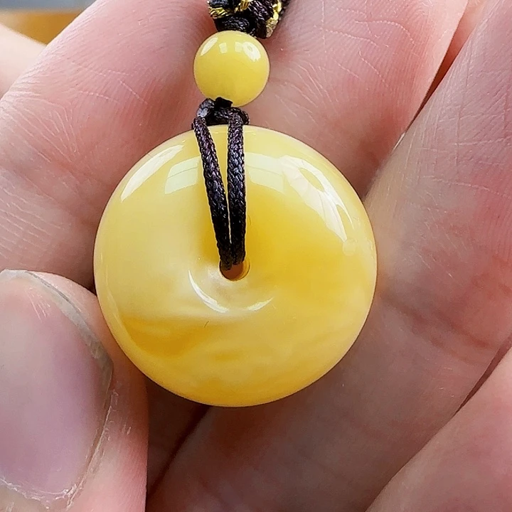 未镶嵌琥珀珠宝奇石