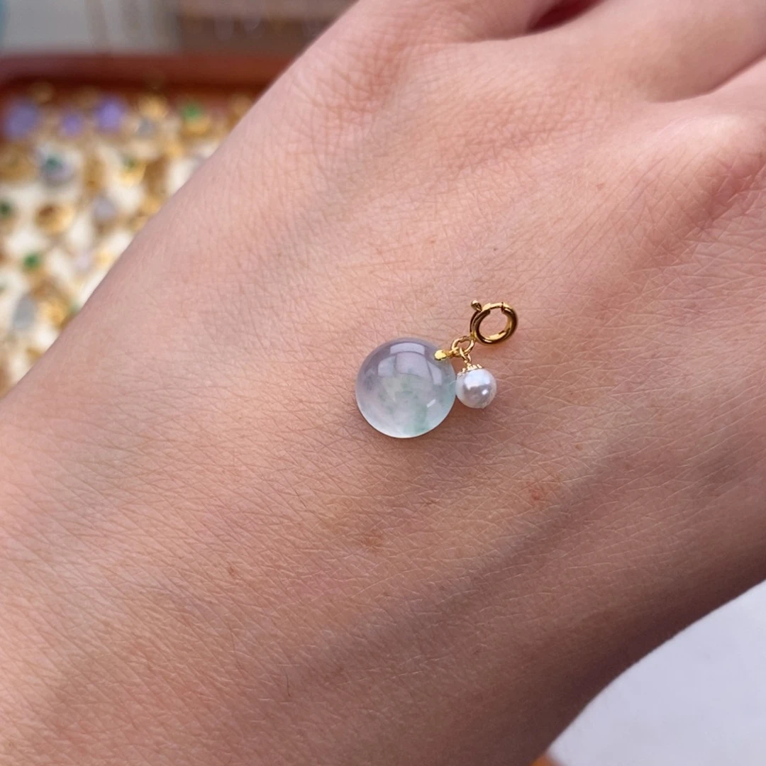 翡翠18K金镶嵌颈饰翡翠