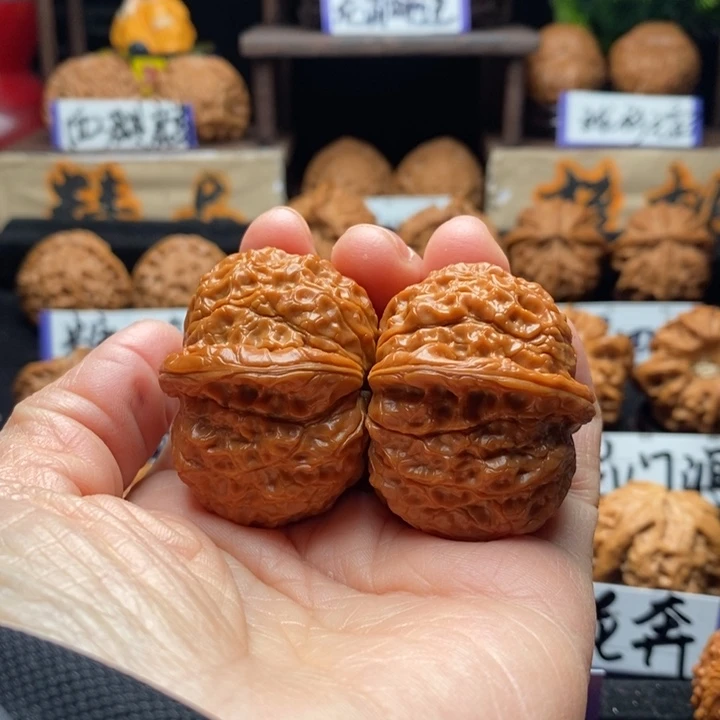 文玩核桃把件常*血麒麟