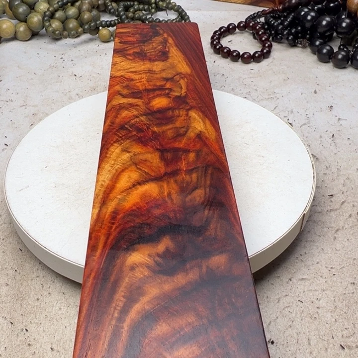 微***笑木赞比亚血檀底座摆件