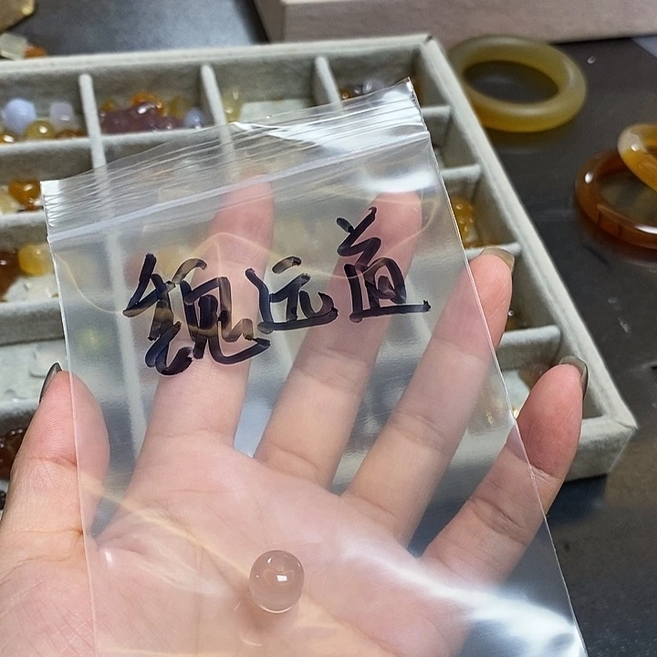 魏***道玛瑙/玉髓未镶嵌珠宝半成品