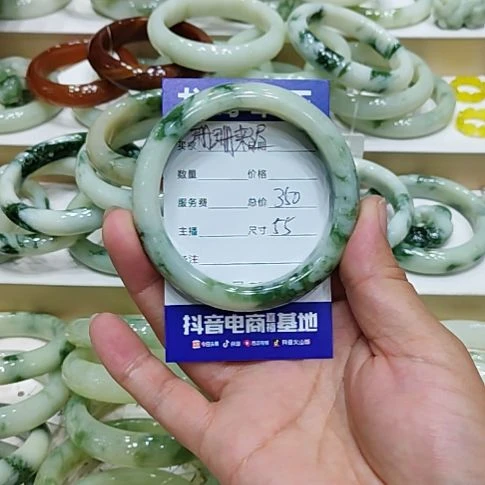 珊***迟未镶嵌透闪石-蛇纹石玉手镯