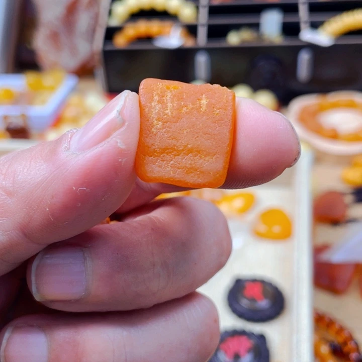 琥珀颈饰未镶嵌吊坠