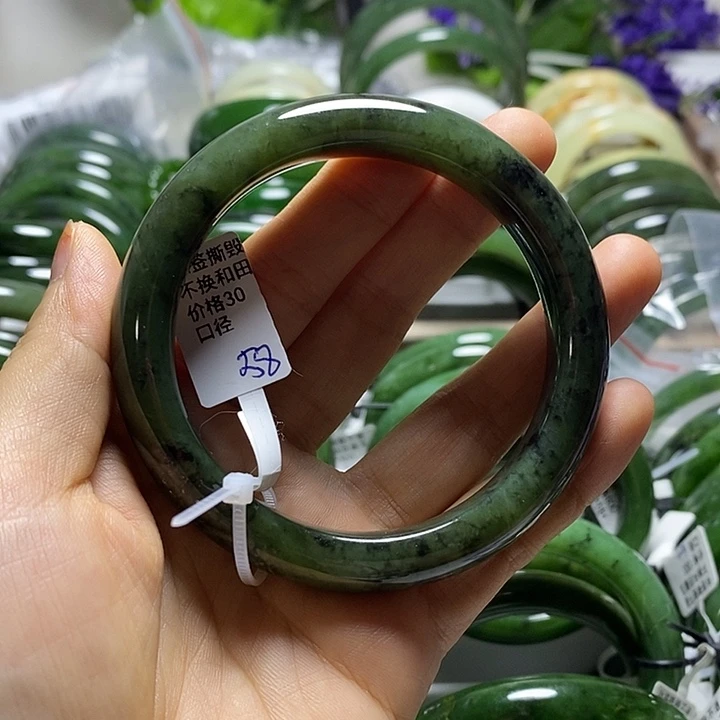 和田玉（碧玉）手镯未镶嵌正圈58有瑕