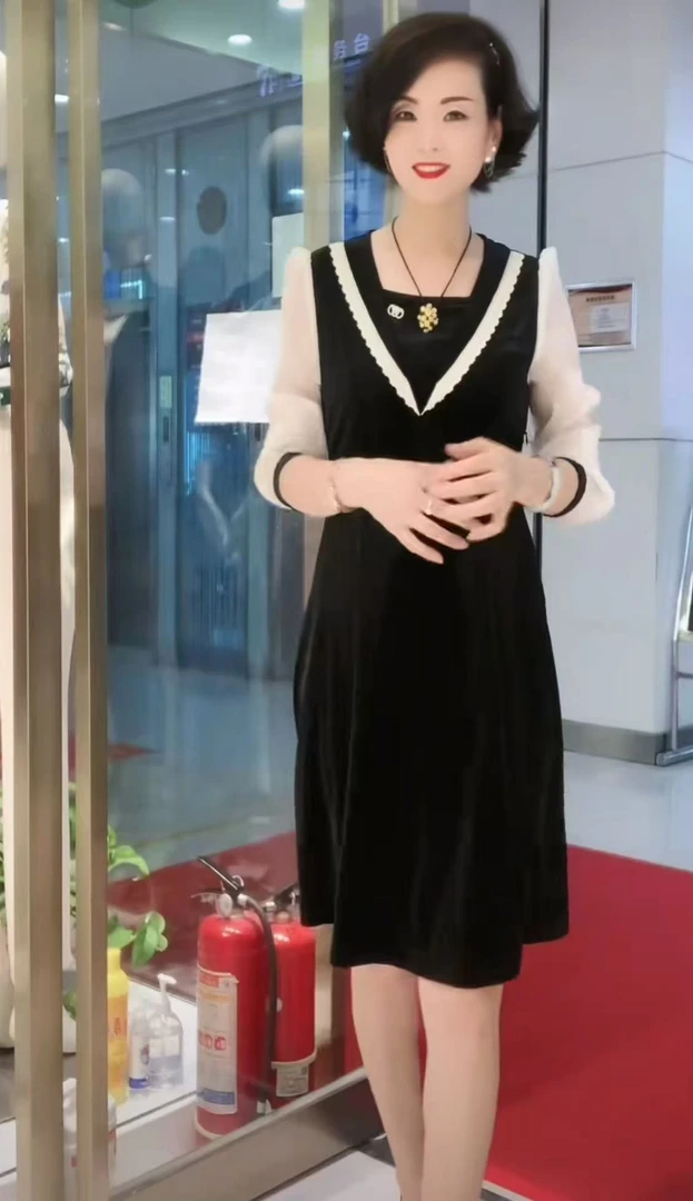 【Y3657】法式黑色拼接连衣裙气质显瘦丝绒裙(微瑕介意勿拍)