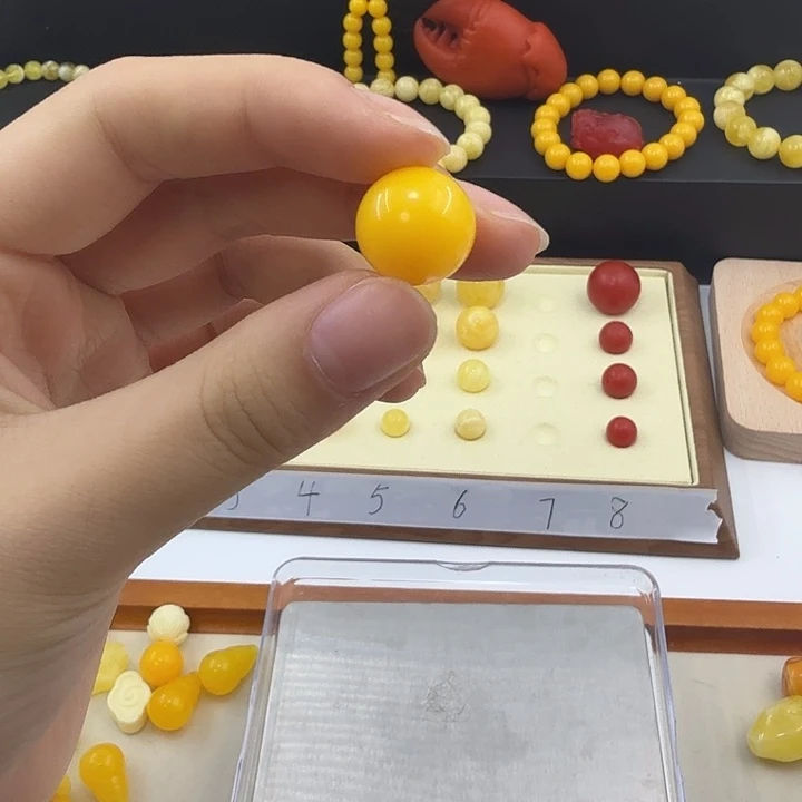 琥珀未镶嵌裸石满蜜鸡油黄蜜单珠13.9