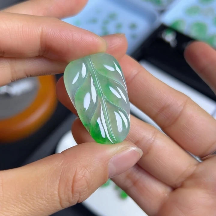 翡翠吊坠(不含链)未镶嵌叶子