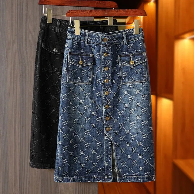 特大码女装爱心牛仔半身裙女中长款胖mm提花高腰单排扣开叉包臀裙