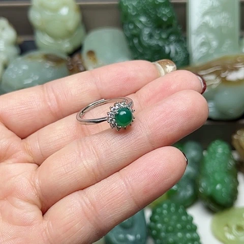 和田玉颈饰未镶嵌龍**人