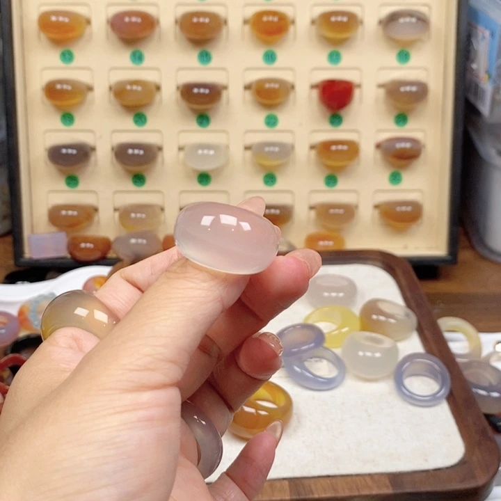 未镶嵌戒指玛瑙/玉髓抖***记