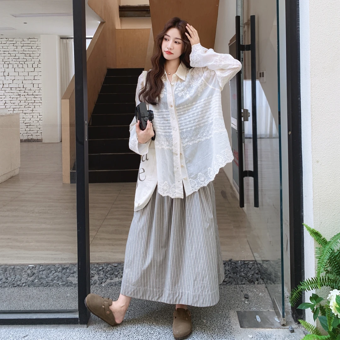 米白色蕾丝刺绣衬衫条纹半身裙两件套女2025早秋气质慵懒风套装裙