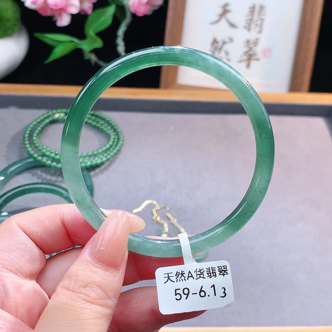 未镶嵌手镯（圆镯）翡翠