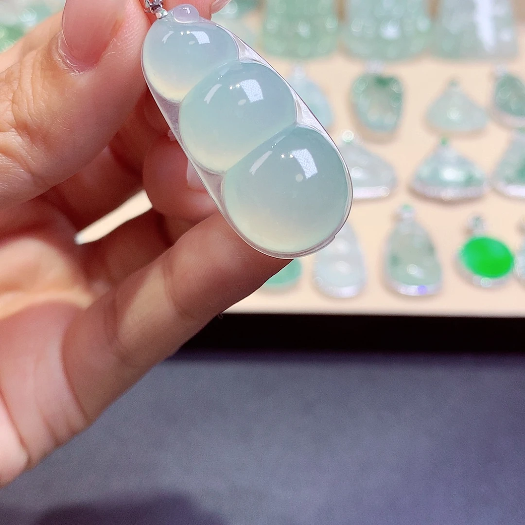 颈饰18K金镶嵌翡翠翡翠