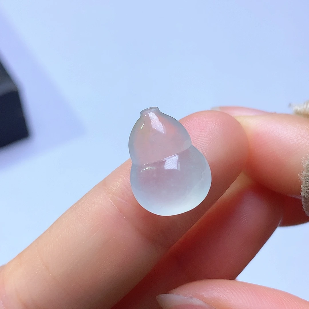 翡翠未镶嵌颈饰葫芦