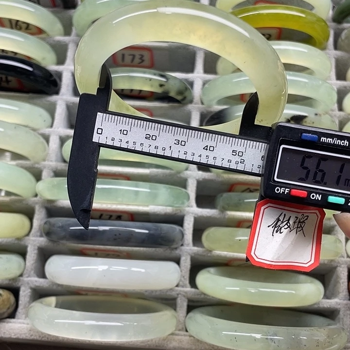 未镶嵌蛇纹石玉手镯173