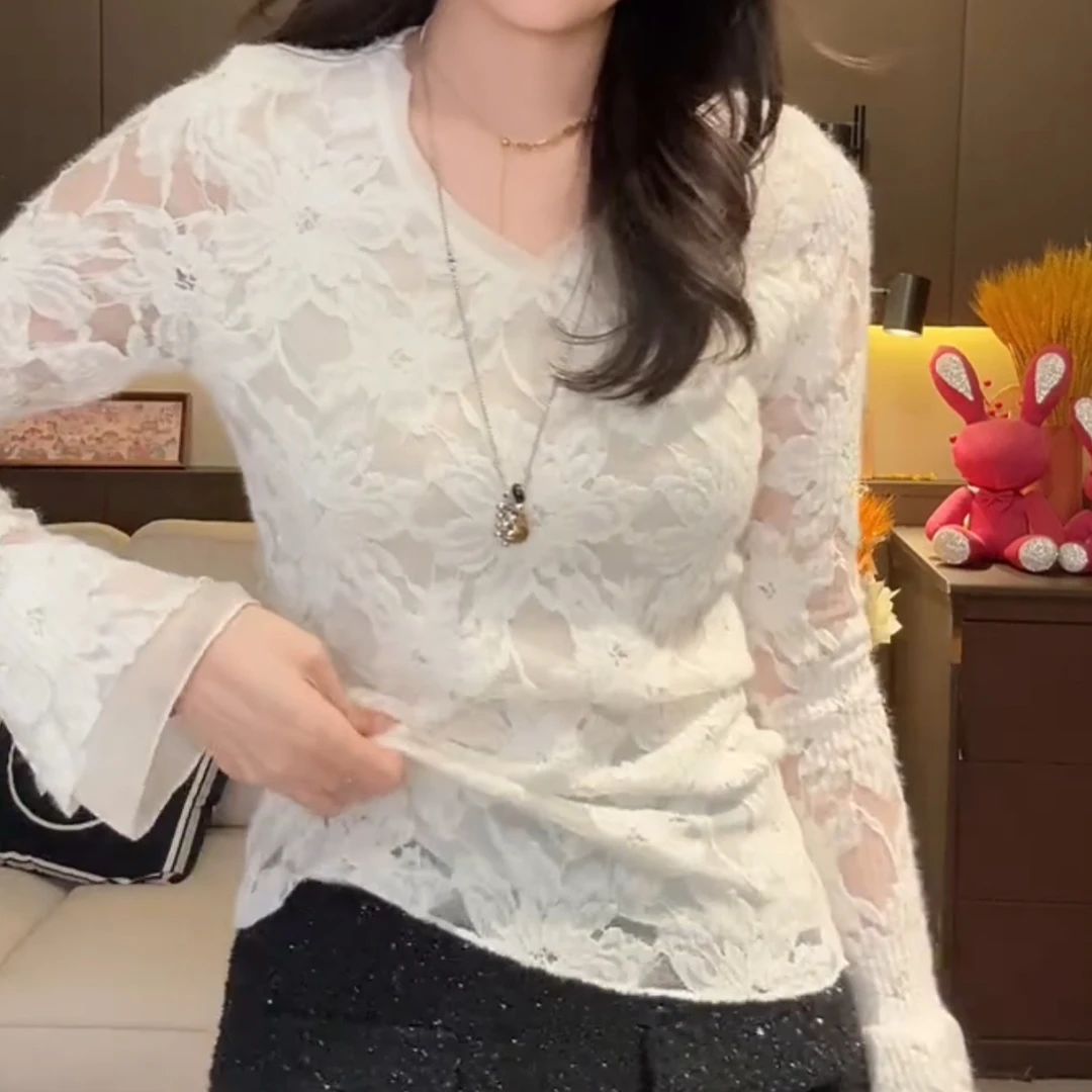 设计感蕾丝拼接V领长袖T恤女秋冬修身显瘦百搭打底