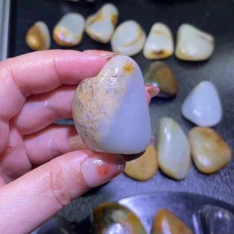 用***7和田玉未镶嵌颈饰