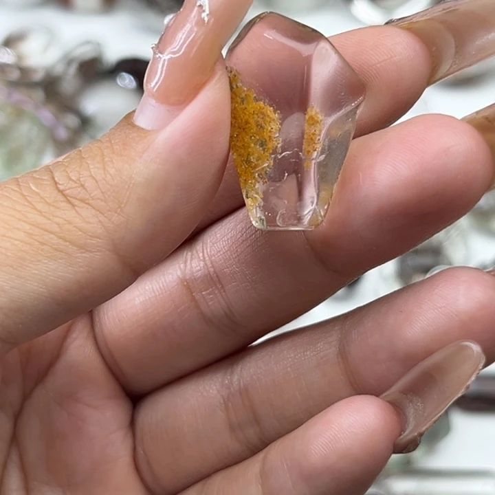 未镶嵌吊坠(赠链)水晶