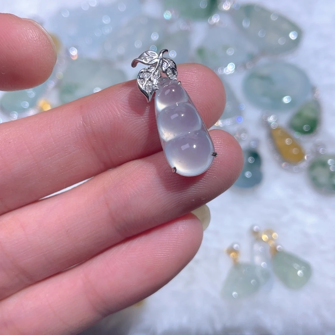 翡翠18K金镶嵌颈饰翡翠