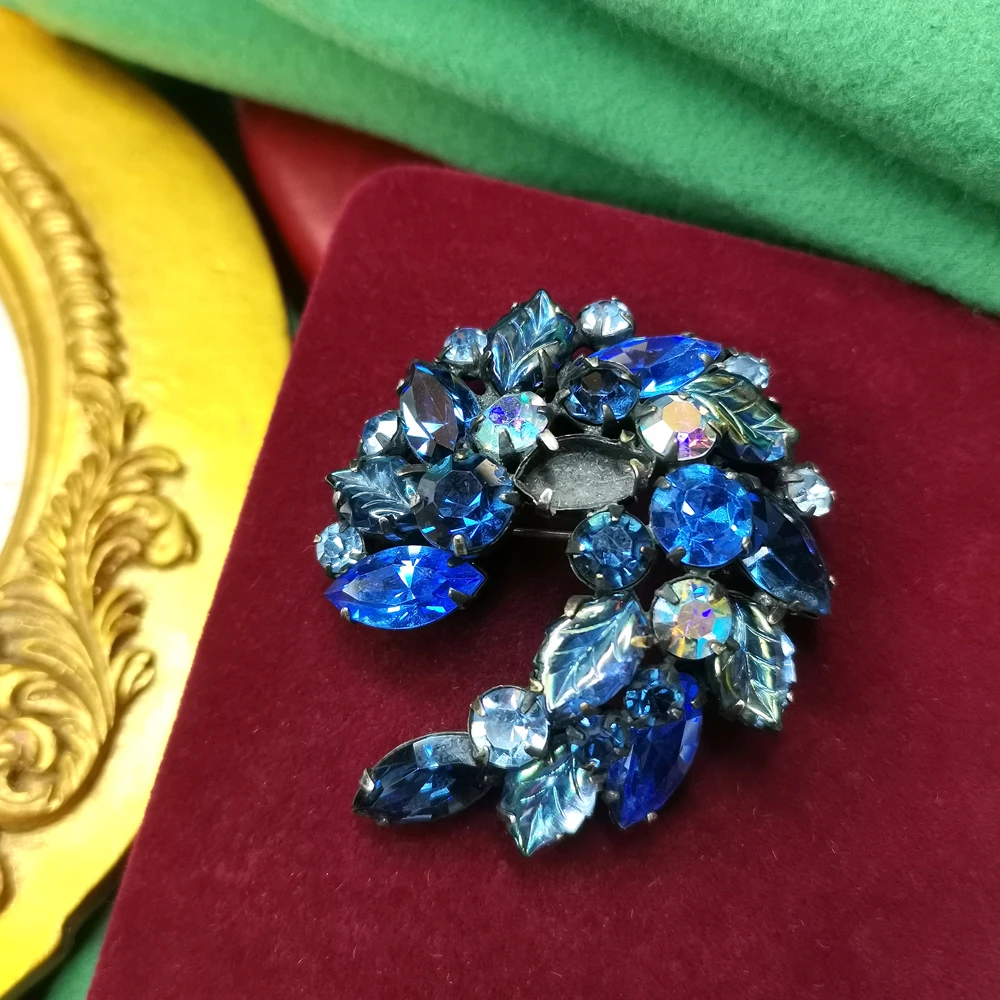 regency錾刻琉璃花叶胸针[2411281-071]