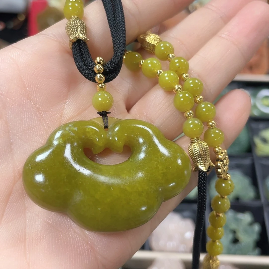 蛇纹石玉颈饰未镶嵌