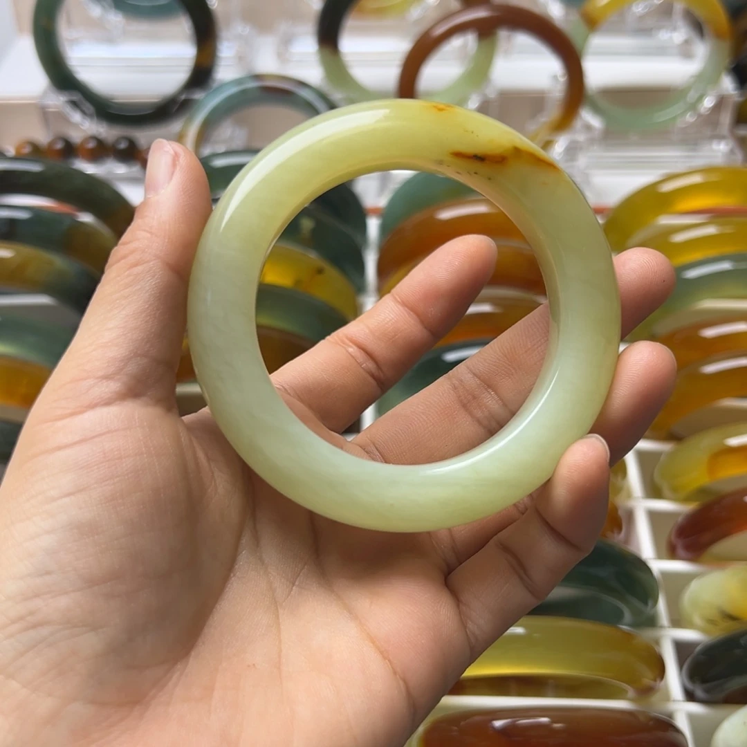蛇纹石玉未镶嵌手镯