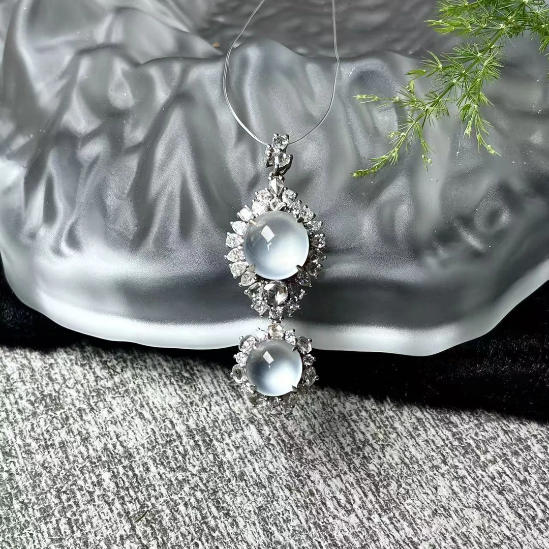 天然a货缅甸翡翠整体36.1/13.6/9.2,玻璃种白刚起光豪镶双蛋吊坠
