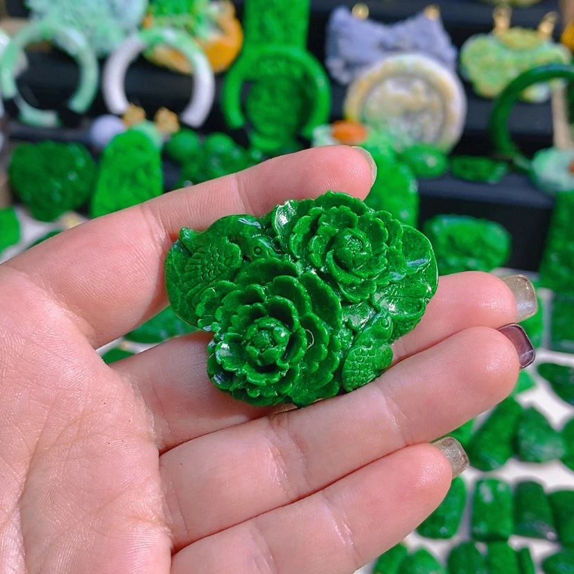 【闪购商品】翡翠颈饰未镶嵌花花