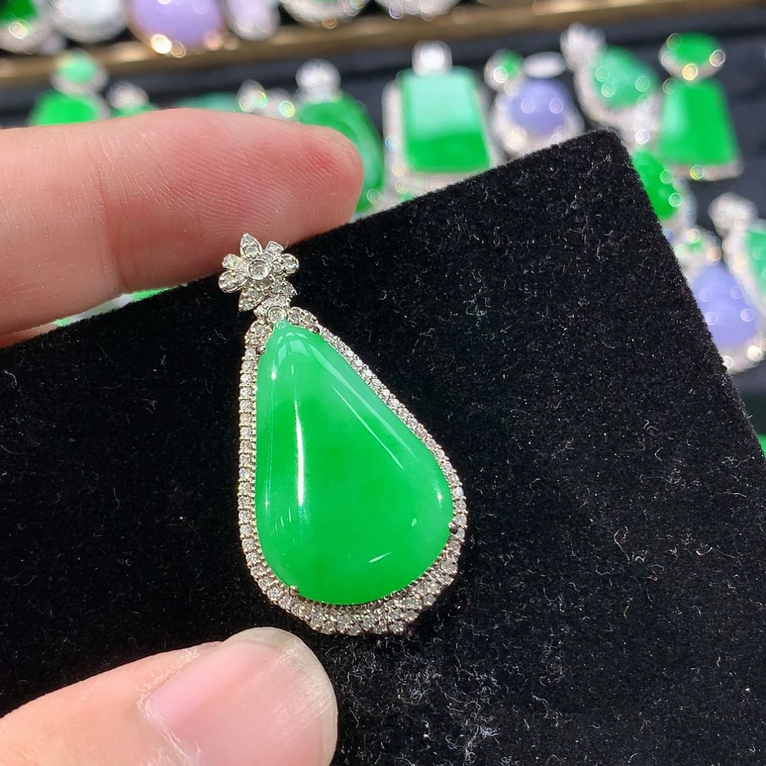 翡翠18K金镶嵌颈饰