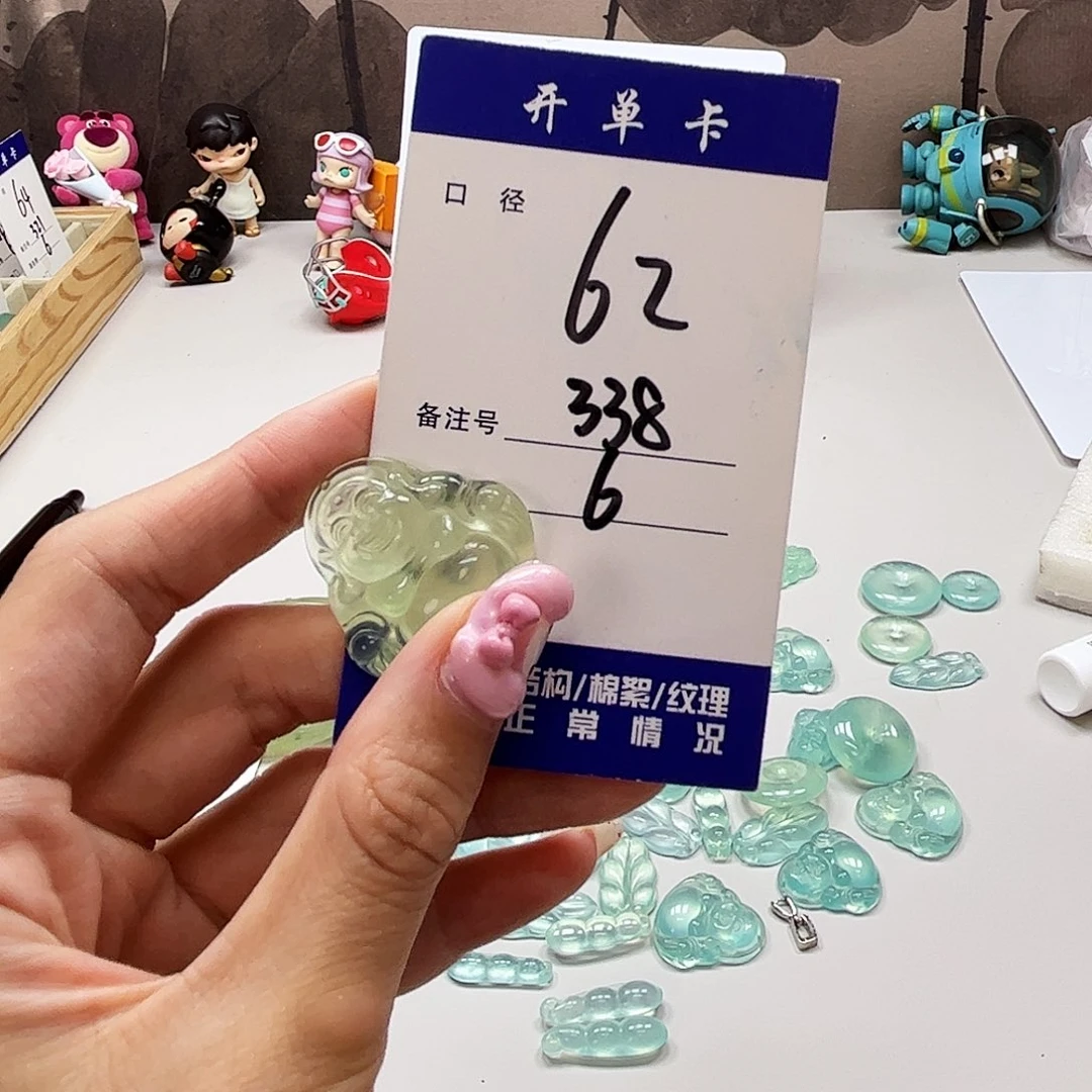 未镶嵌蛇纹石玉吊坠
