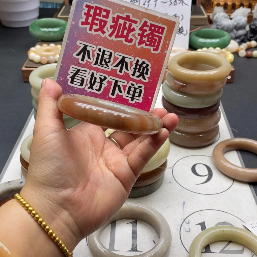 白***辰石英岩玉未镶嵌手镯