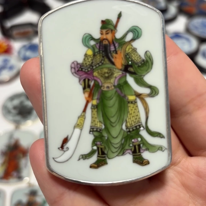 境***瓷片关公挂件一个