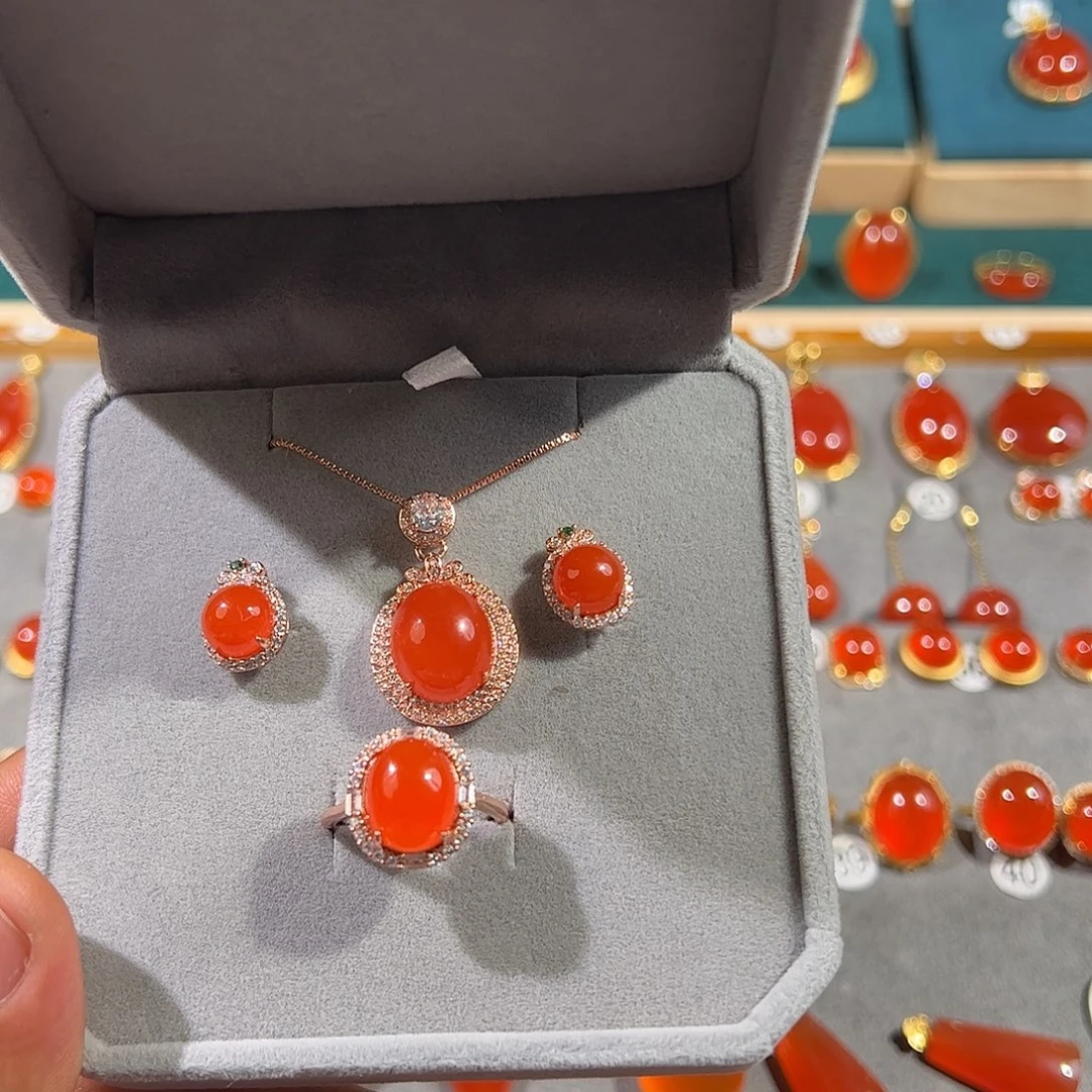 南红玛瑙合金颈饰