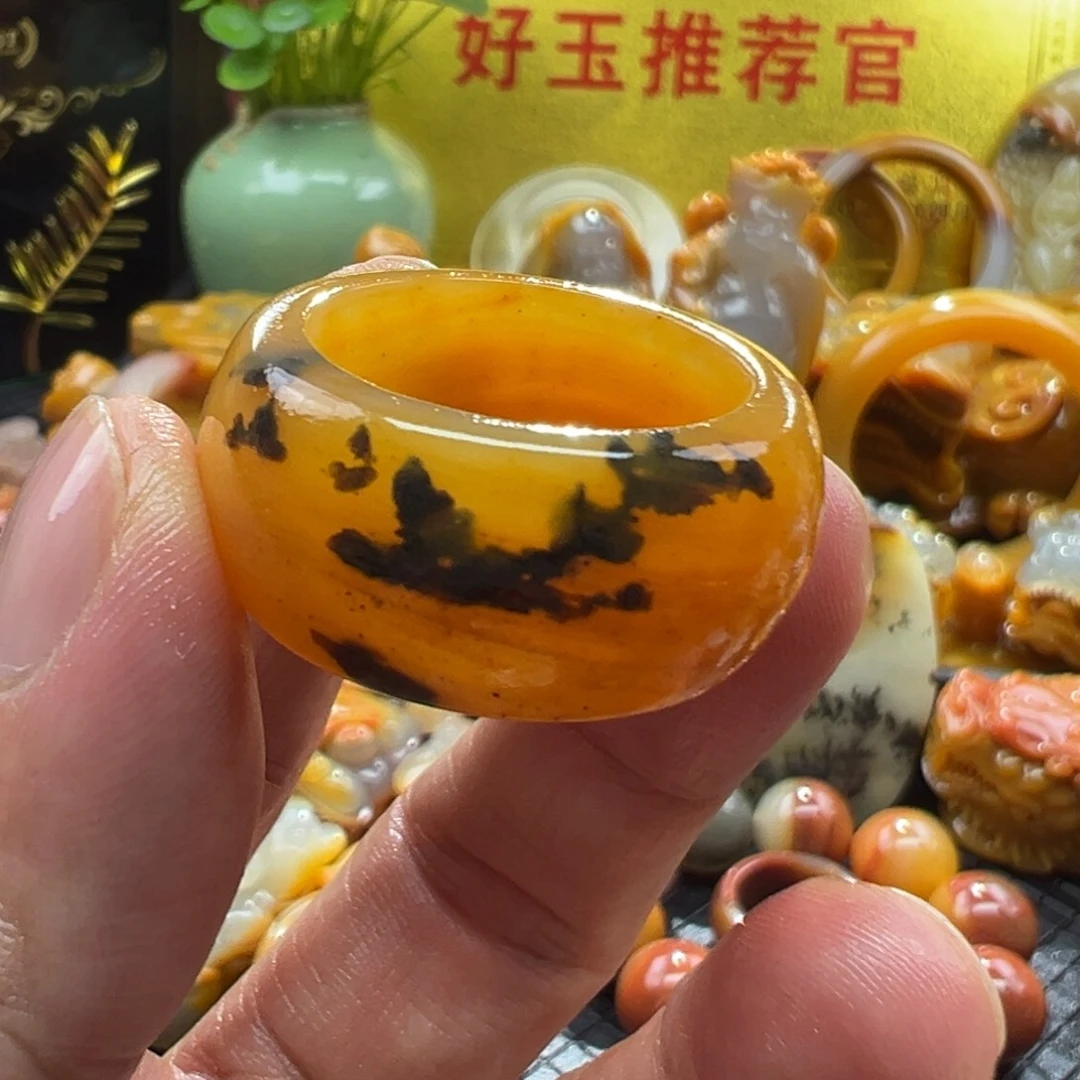 石英质玉未镶嵌颈饰
