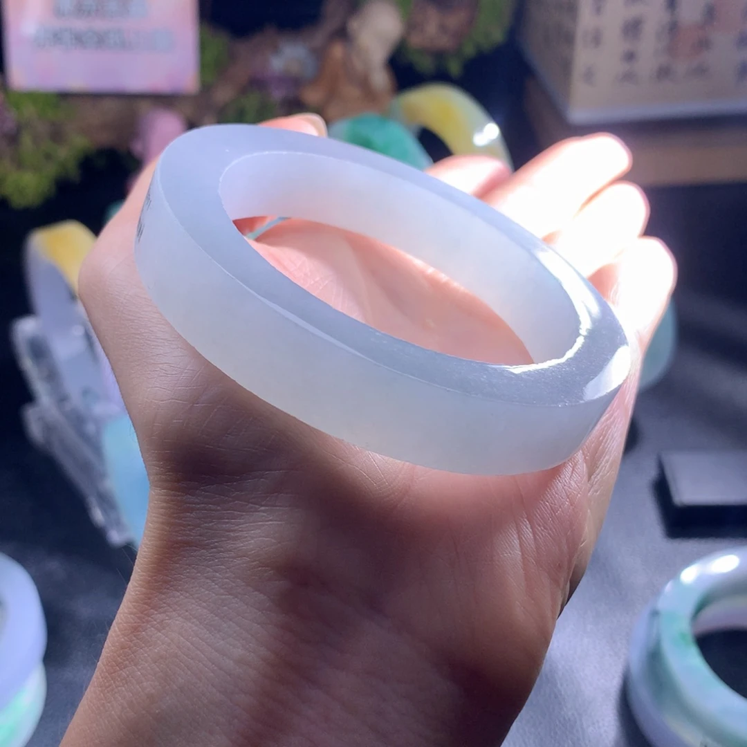 定制翡翠未镶嵌手镯