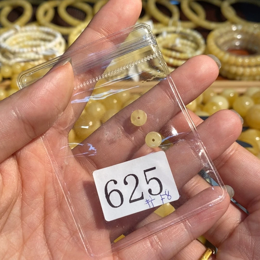 未镶嵌琥珀珠宝奇石625