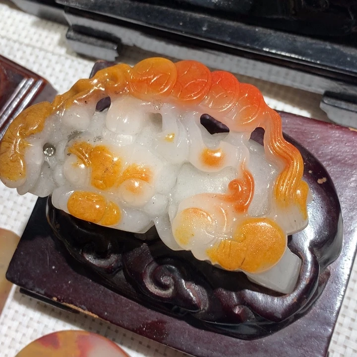 石英质玉（黄龙玉）未镶嵌颈饰