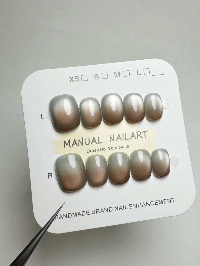 清新简约裸粉猫眼短款穿戴甲显白百搭日常美甲贴片010