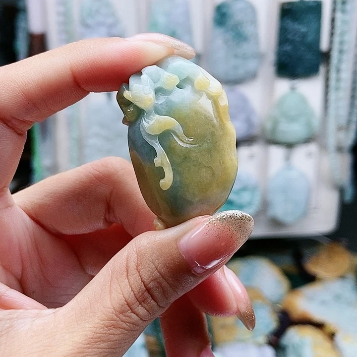 翡翠未镶嵌颈饰翡翠