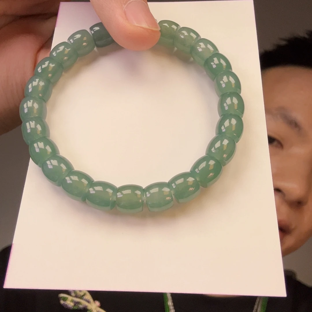 未镶嵌挂件翡翠一件