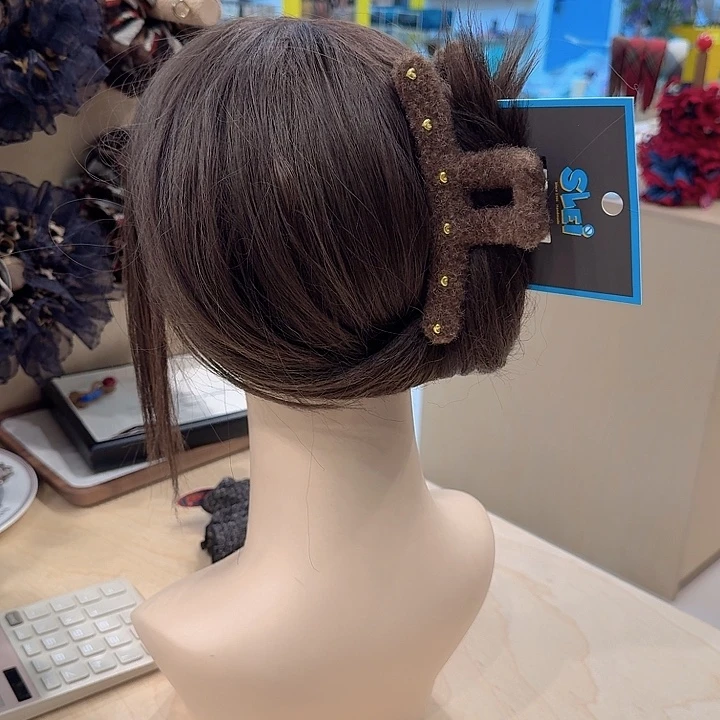 布艺非金属棕色金属爱心抓夹