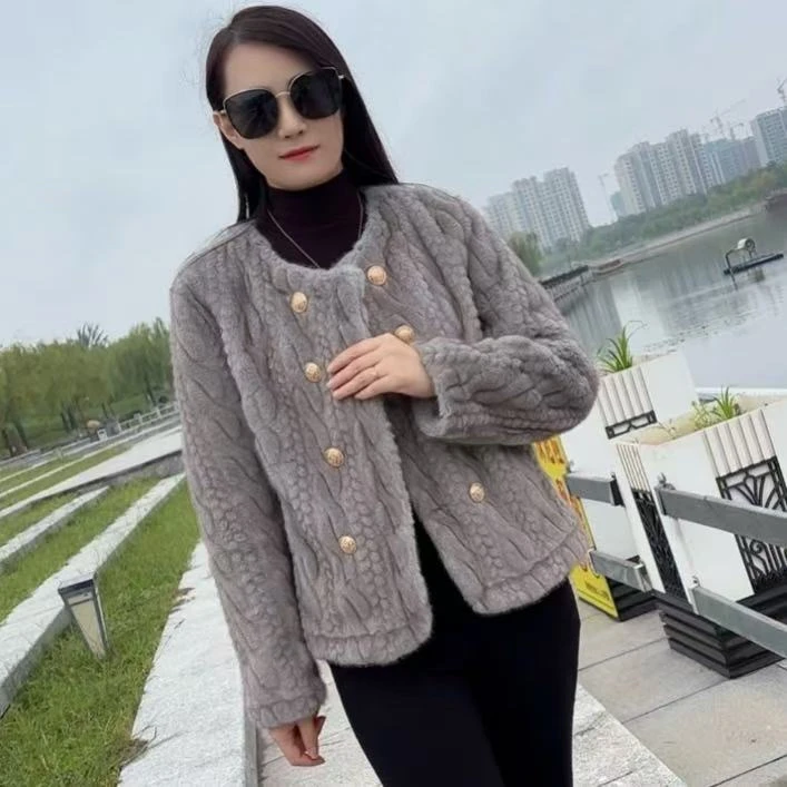 秋冬新款软糯小香风麻花女短款防水貂绒加厚圆领洋气气质毛毛外套
