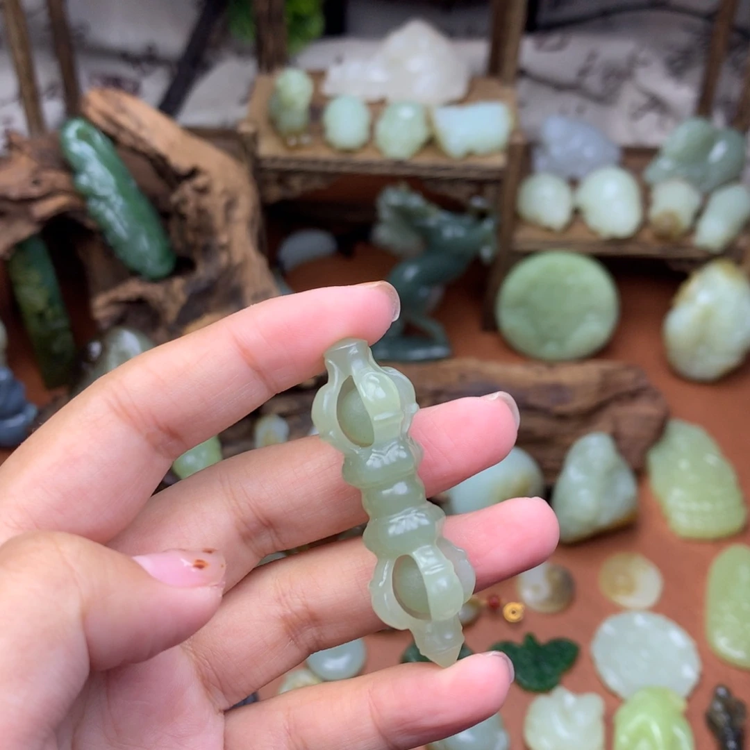 和田玉未镶嵌挂件