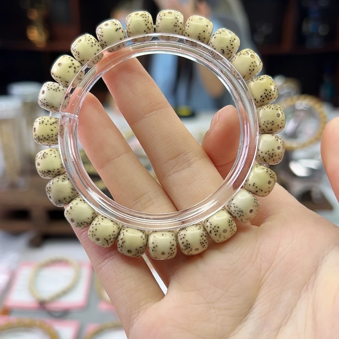 吊坠星月菩提Ll.10x9通体 正月 小毛毛星